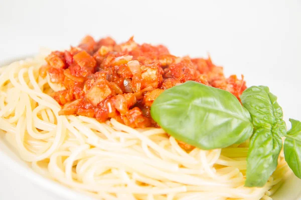 Спагетті Болоньєзе Білому Тлі — стокове фото