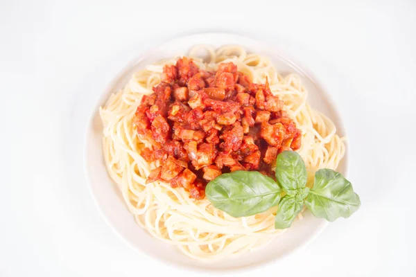 Spaghetti Bolognese Białym Tle — Zdjęcie stockowe