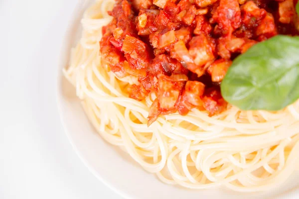 Spaghetti Bolognese Fondo Bianco — Foto Stock