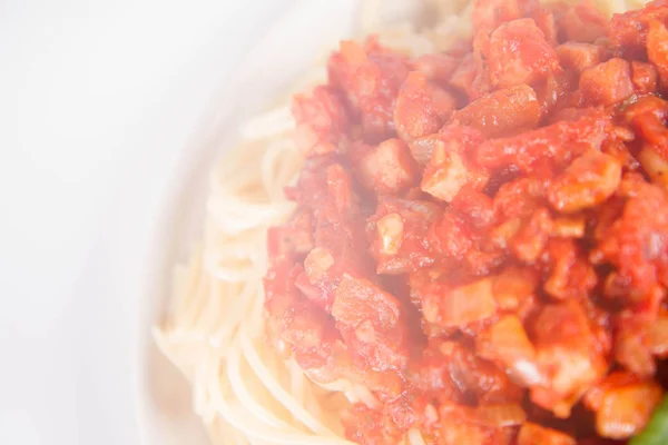 Spaghetti Bolognese Vit Bakgrund — Stockfoto