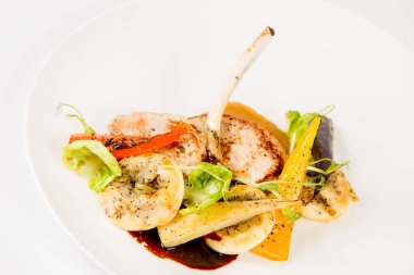 Sebzeli et yemeği bir restoranda servis