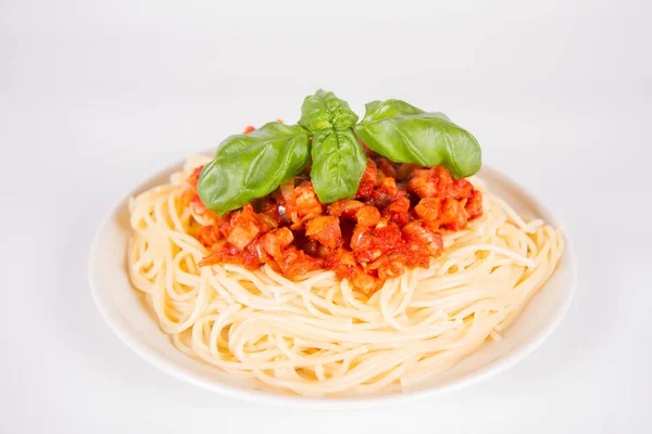 Spaghetti Bolognese Białym Tle — Zdjęcie stockowe