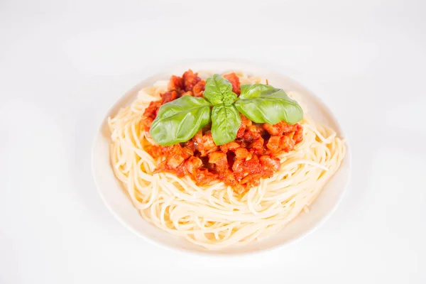 Spaghetti Bolognese Białym Tle — Zdjęcie stockowe