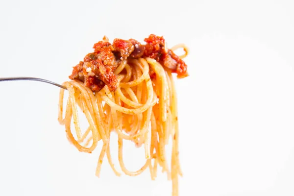 Spaghetti Bolognese Een Vork Een Witte Achtergrond — Stockfoto