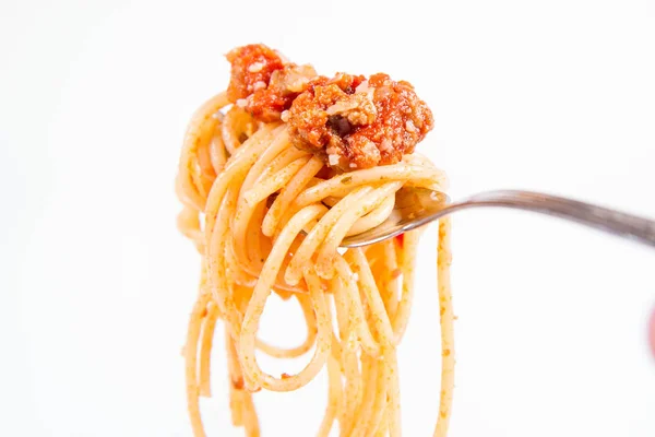 Spaghetti Bolognais Sur Une Fourchette Sur Fond Blanc — Photo