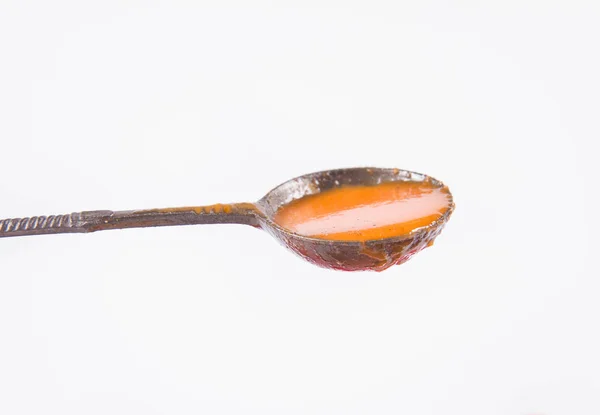 Sopa Gazpacho Sobre Fondo Blanco Sobre Cuchara Vintage — Foto de Stock