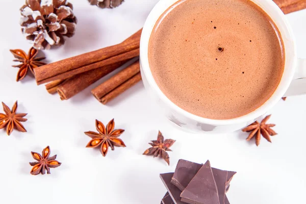 Tazza Cioccolata Calda Con Cannella Stelle Anice Pezzi Cioccolato Fondente — Foto Stock