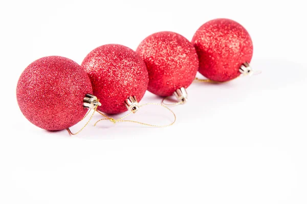 Rosso Scintillante Palle Natale Sfondo Bianco — Foto Stock