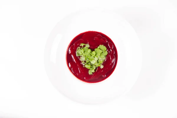 甜菜奶油汤 心是用香菜做的 一种浪漫的食物 — 图库照片