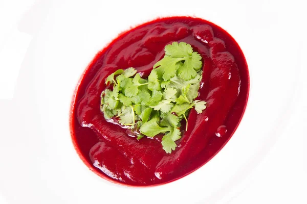 甜菜奶油汤 心是用香菜做的 一种浪漫的食物 — 图库照片