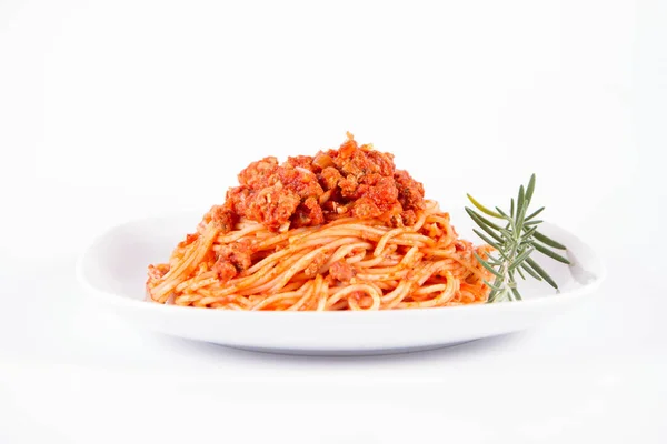 Spaghetti Bolognese Een Bord Versierd Met Een Rozemarijntakje — Stockfoto