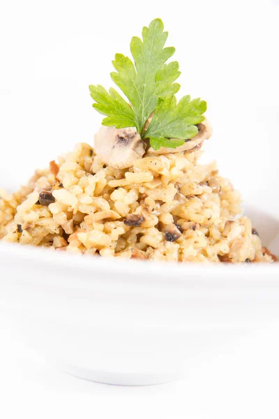 Risotto Con Funghi Bottoni Pancetta Decorato Con Prezzemolo Piatto Fondo — Foto Stock