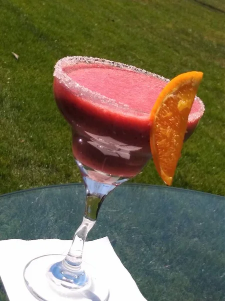 Cocktail Aux Fraises Servi Dans Verre Décoré Sucre Sur Une — Photo