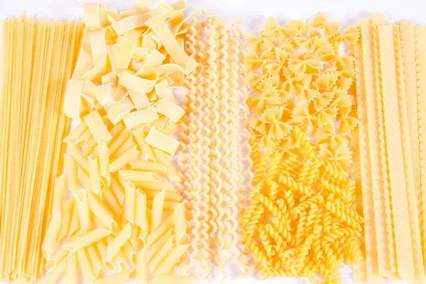 Verschillende Soorten Pasta Een Witte Achtergrond — Stockfoto