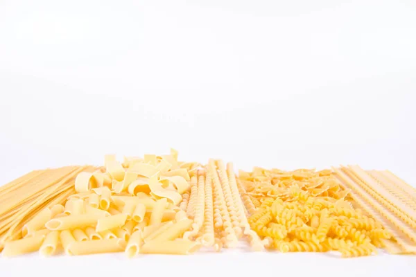 Diversi Tipi Pasta Fondo Bianco — Foto Stock