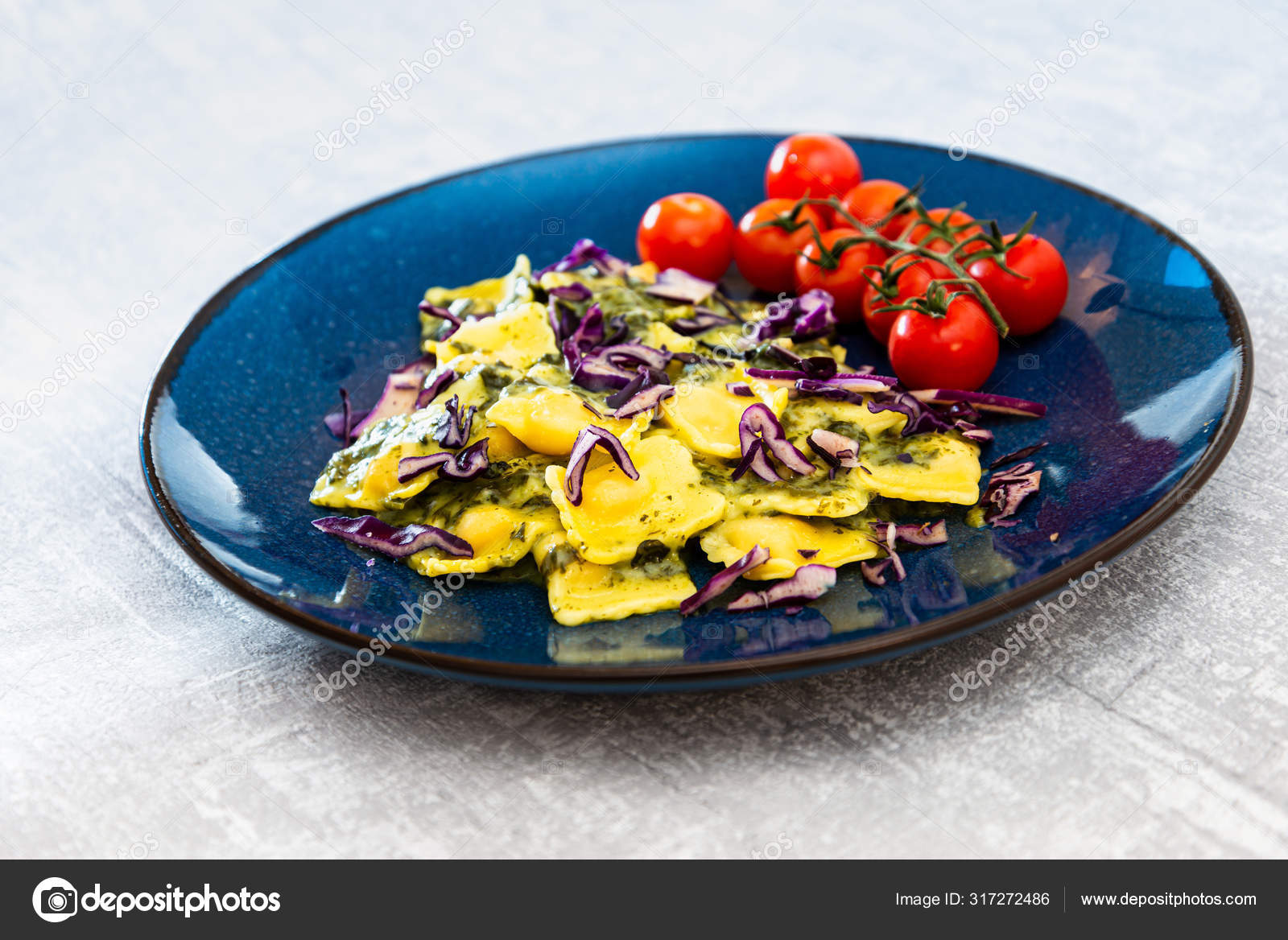 Salmon Ravioli Fondue Spinach Cream Stock Photo by ©ilolab 317272486