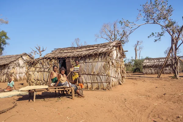 Aldeia tribal de Tsiribihina, Madagascar — Fotografia de Stock