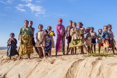 Afrikalı çocuklar kumsal üzerinde