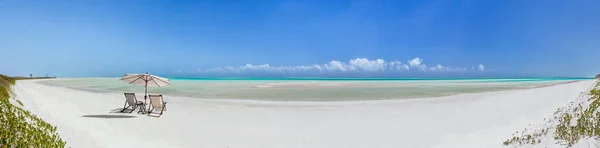 Praia de areia branca — Fotografia de Stock