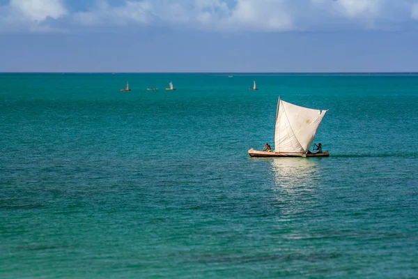 Vezo båtmän lön i västra Madagaskar den oktober 2016, 25 — Stockfoto