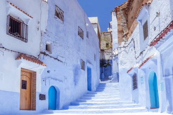 Escalier dans la médina bleue de Chefchaouen, Maroc — Photo