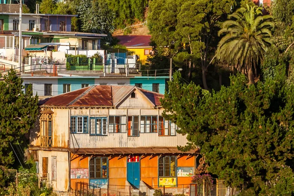 Quartiere colorato e ripido di Valparaiso — Foto Stock