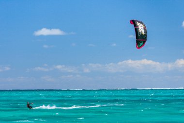 Lagün kitesurfer