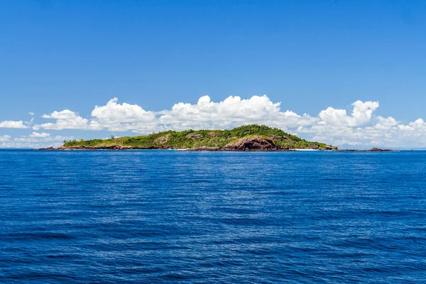 Heavently острів біля Нусі бути — стокове фото