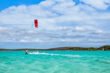 Turkuaz lagün oynarken Kitesurfer