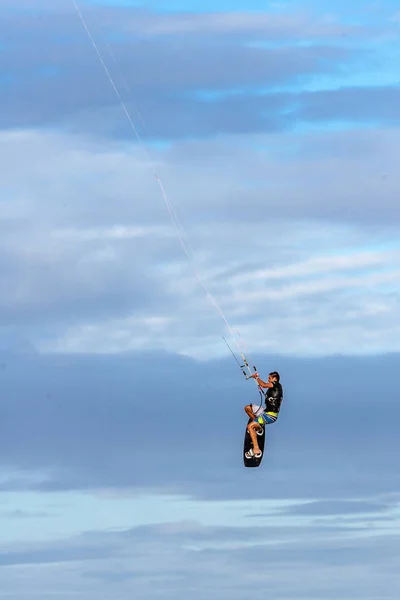 Kitesurfer In de wolken — Stockfoto