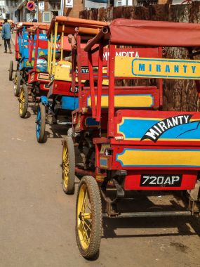Antsirabe renkli rickshaws