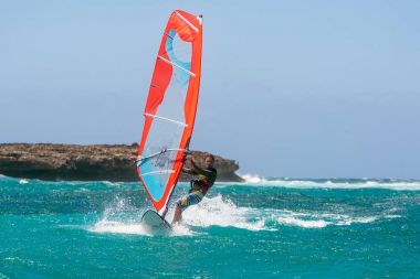 Adet Rüzgar Sörfü lagün içinde