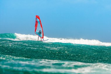 Adet Rüzgar Sörfü lagün içinde