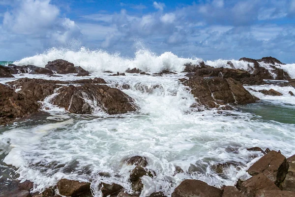 Powerful waves crushing — Stock Photo, Image