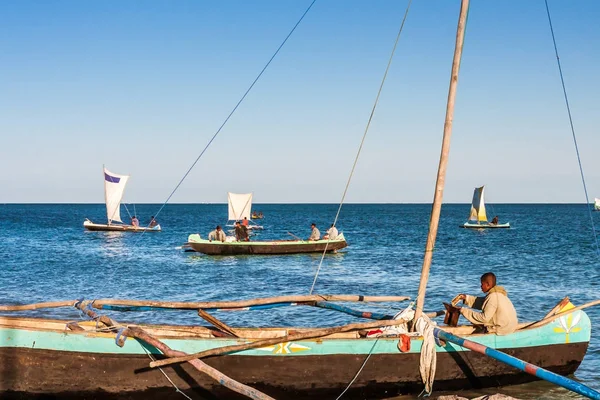 Πηγαίνοντας Ψάρεμα αλιείς της Μαδαγασκάρης — Φωτογραφία Αρχείου