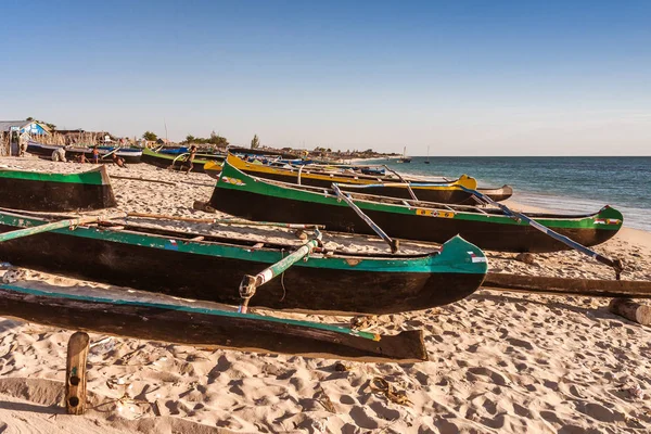 Canoa tradicional malgaxe outrigger — Fotografia de Stock