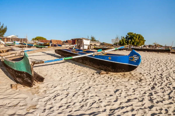 Malagasy traditional outrigger canoe — Stock Photo, Image