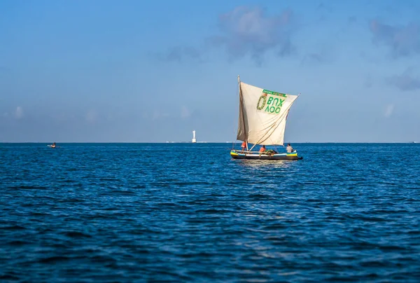 Malagasy traditional outrigger canoe — Stock Photo, Image