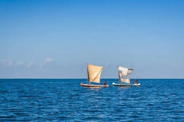 Canoa tradicional malgaxe outrigger — Fotografia de Stock