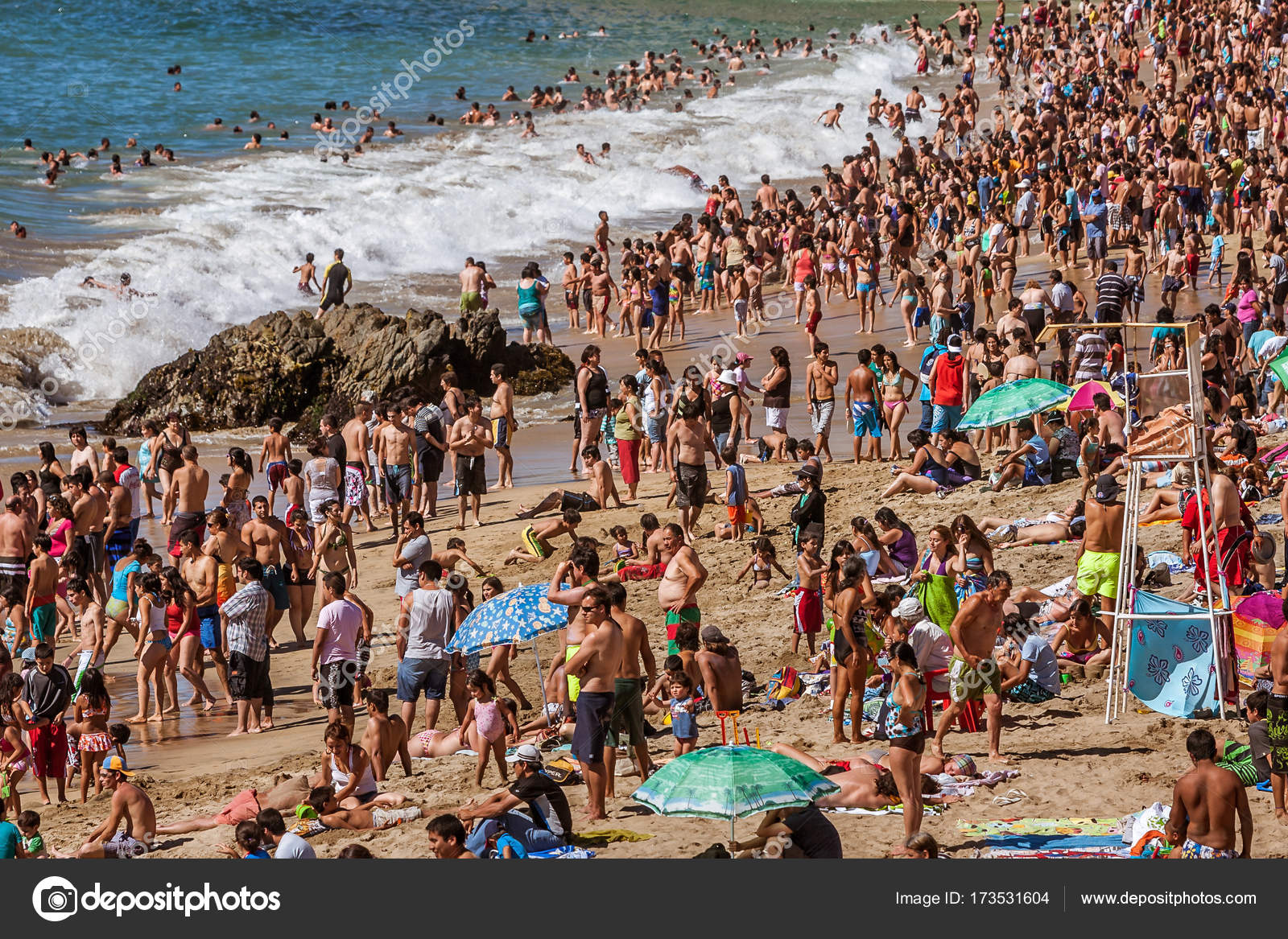 Plage Bondée Photo éditoriale Pierivb 173531604