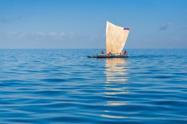 Madagaskar geleneksel outrigger Kano