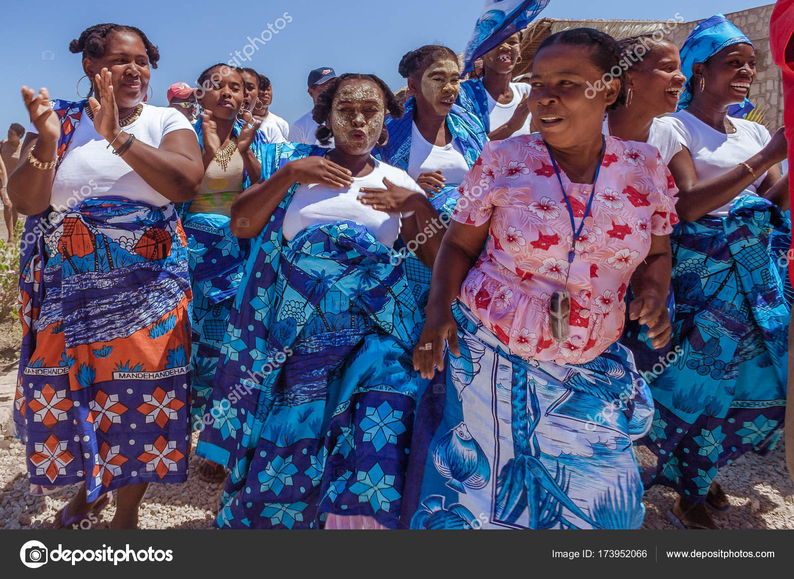 Madagaskiske med deres traditionelle – Redaktionelle stock-fotos © #173952066