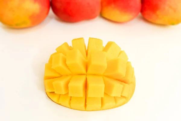 Frutto di mango isolato — Foto Stock