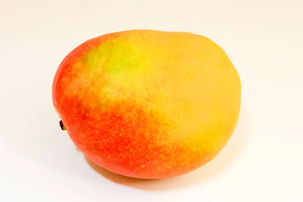 Mango frukt isolerade — Stockfoto