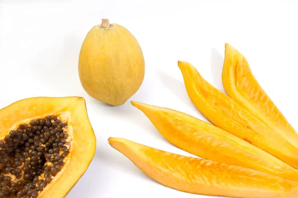 Na białym tle owoc papai — Zdjęcie stockowe