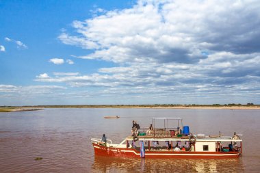 Tsiribihina Nehri boyunca