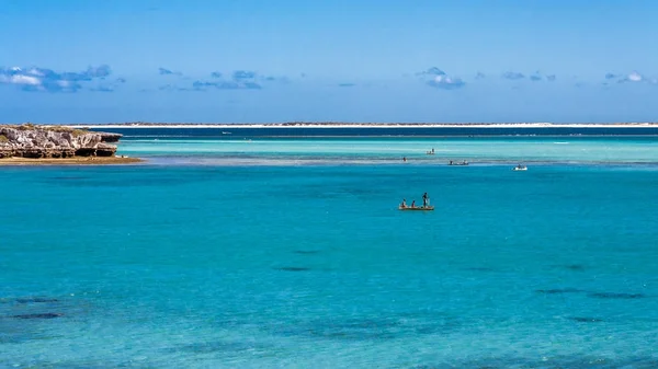 Fishing scene in the Andavadoaka lagoon — Stock Photo, Image