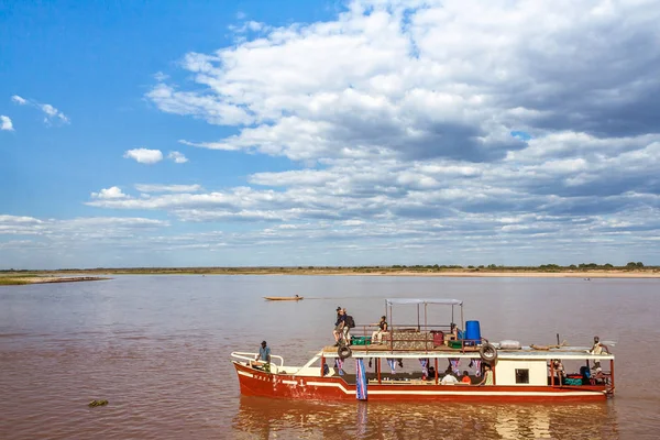 A lo largo del río Tsiribihina — Foto de Stock