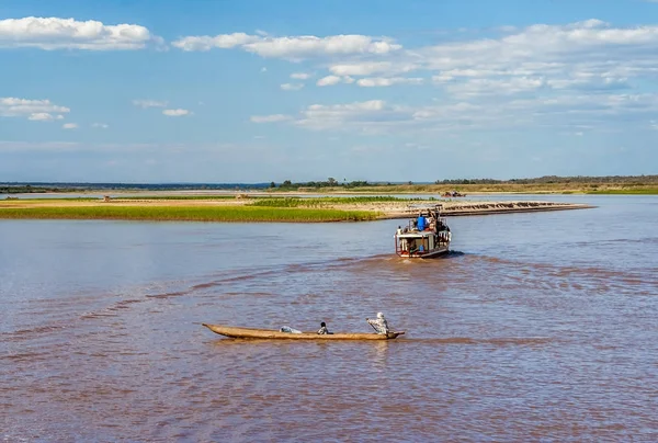 A lo largo del río Tsiribihina — Foto de Stock