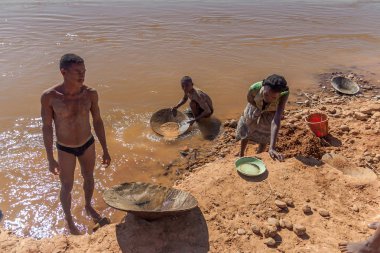 Madagaskar altın panners